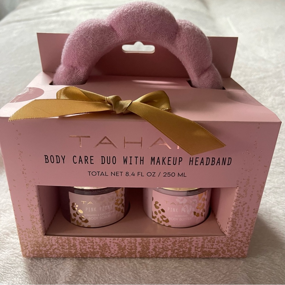 Tahari  Luxury 3pc Body Care Duo Cream Scrub and Headband Gift Set NWT